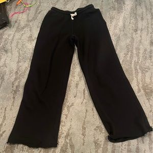 Perfect white tee Hailey structured fleece sweatpants